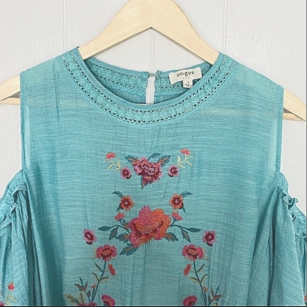 UMGEE Floral Rose Embroidered Cold Shoulder Short Puff Sleeve Top EUC - Picture 6 of 16
